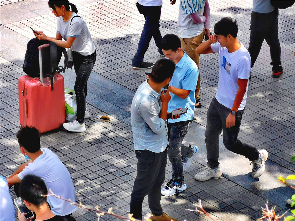 深圳打工仔:顶着太阳找工作比进厂上班累多了,可惜好厂不容易找_打工