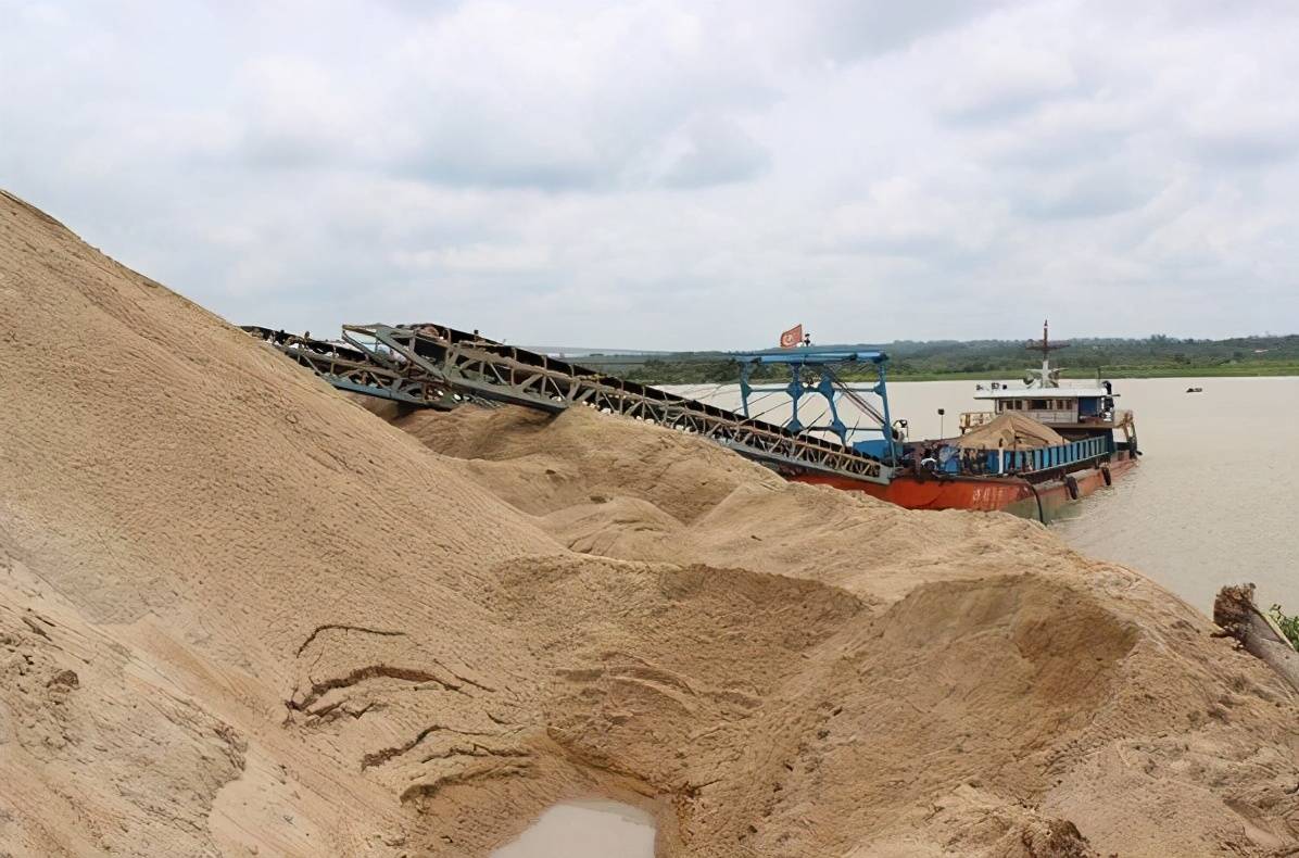 全国多地都拍出了天价河砂开采权,难道仅仅是因为禁采限采?_砂石