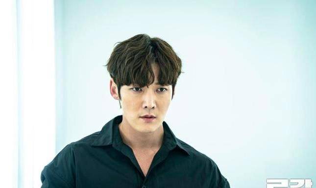 原创ocn新剧rugal剧照公开崔振赫挑战机械人类烟熏妆超帅