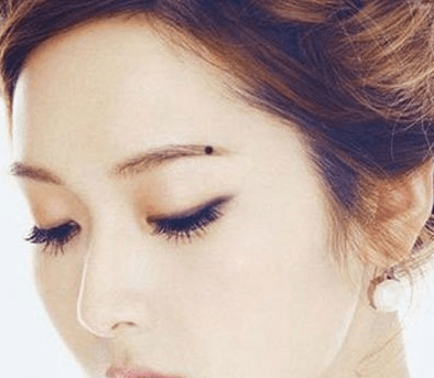 女人身上长了四颗痣,一辈子的福,衣食无忧