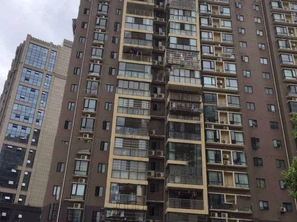 长沙优质法拍房推荐天心区鑫天山水洲城9栋1705室