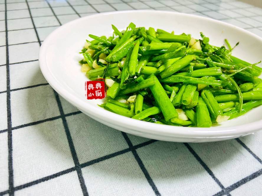 蒜泥空心菜,低脂美味,超快手的時令菜