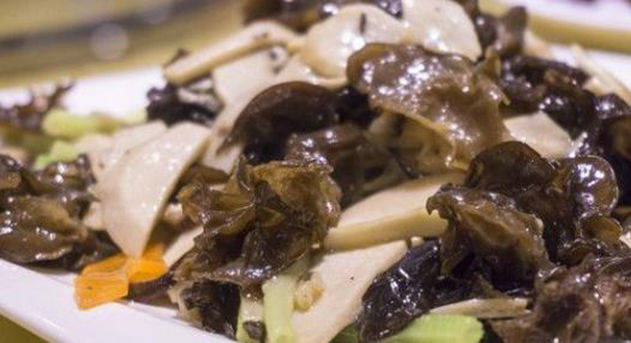 原创
美食推荐:黑木耳炒冬笋,孜然羊肉,金蒜大鸡腿,家常炒鸡杂