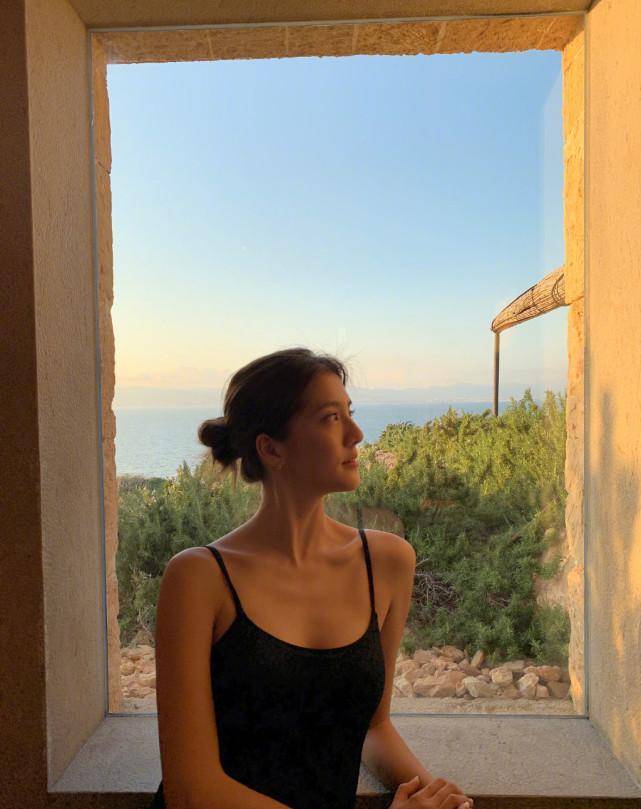 不得不说,如此大方晒出自己素颜照的吴千语真的是超级自信了