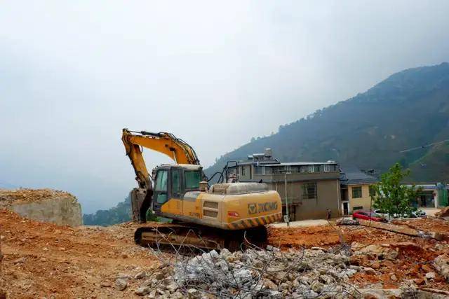 冰岛老寨原定于2021年3月31日完成搬迁和拆除并没有完成,目前仍在拆迁