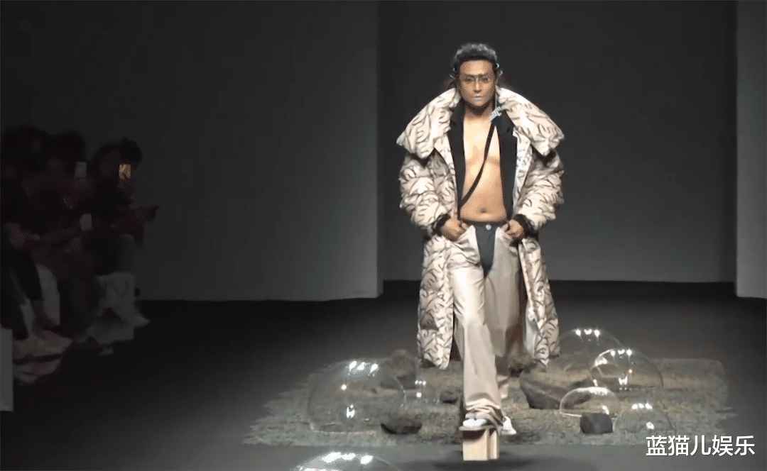 张艺兴顶胯广告图曝光阳刚之气没看出来倒令女生看着尴尬