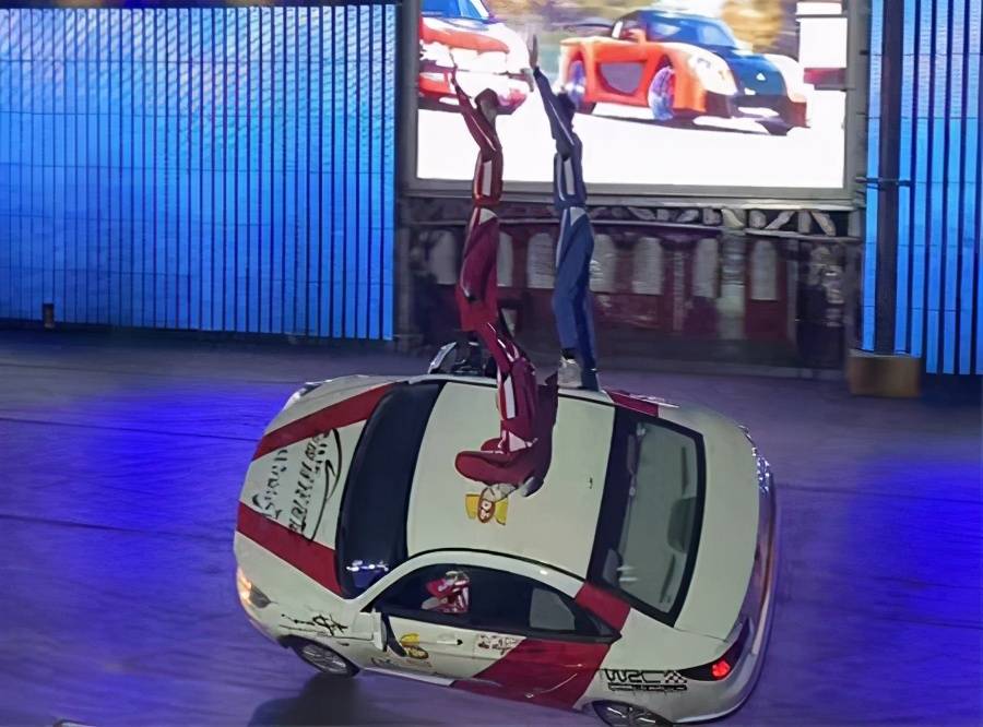 车技表演299元来太原体育场看现实版速度与激情超刺激