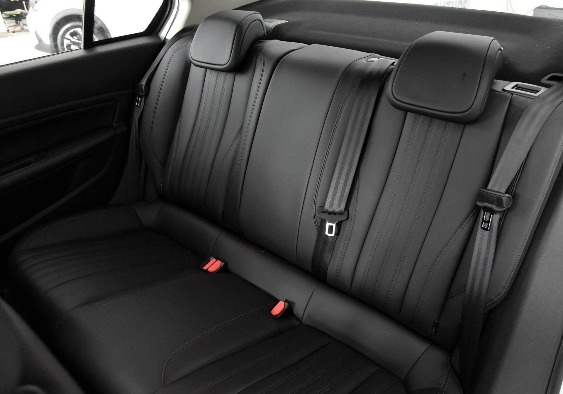 最值得买的法系轿车后排空间大也比较省油实拍标致408