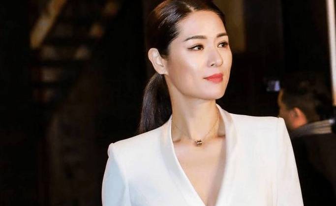 曾经是 中国第一美女 嫁大15岁央视导演 离婚后今46岁成这样 马艳丽