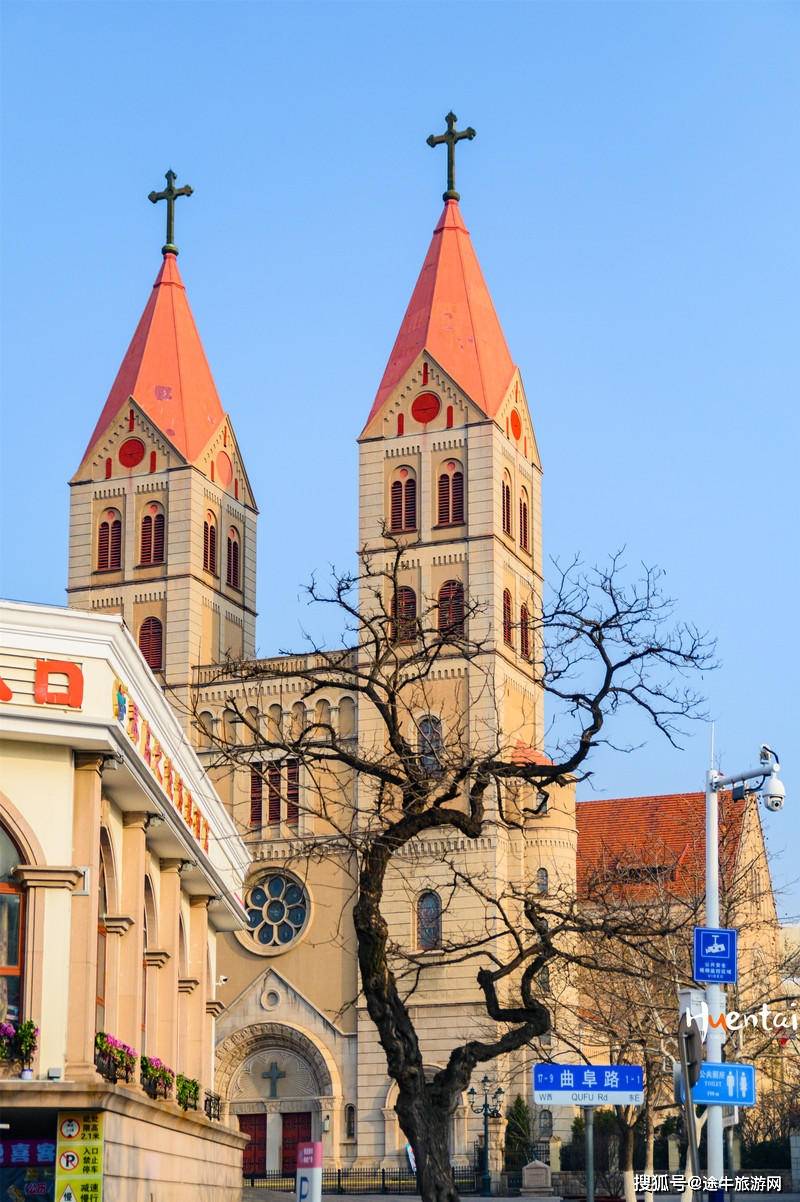 八大关景区,应该是最能够体现青岛这座城市红瓦绿树,碧海蓝天城市