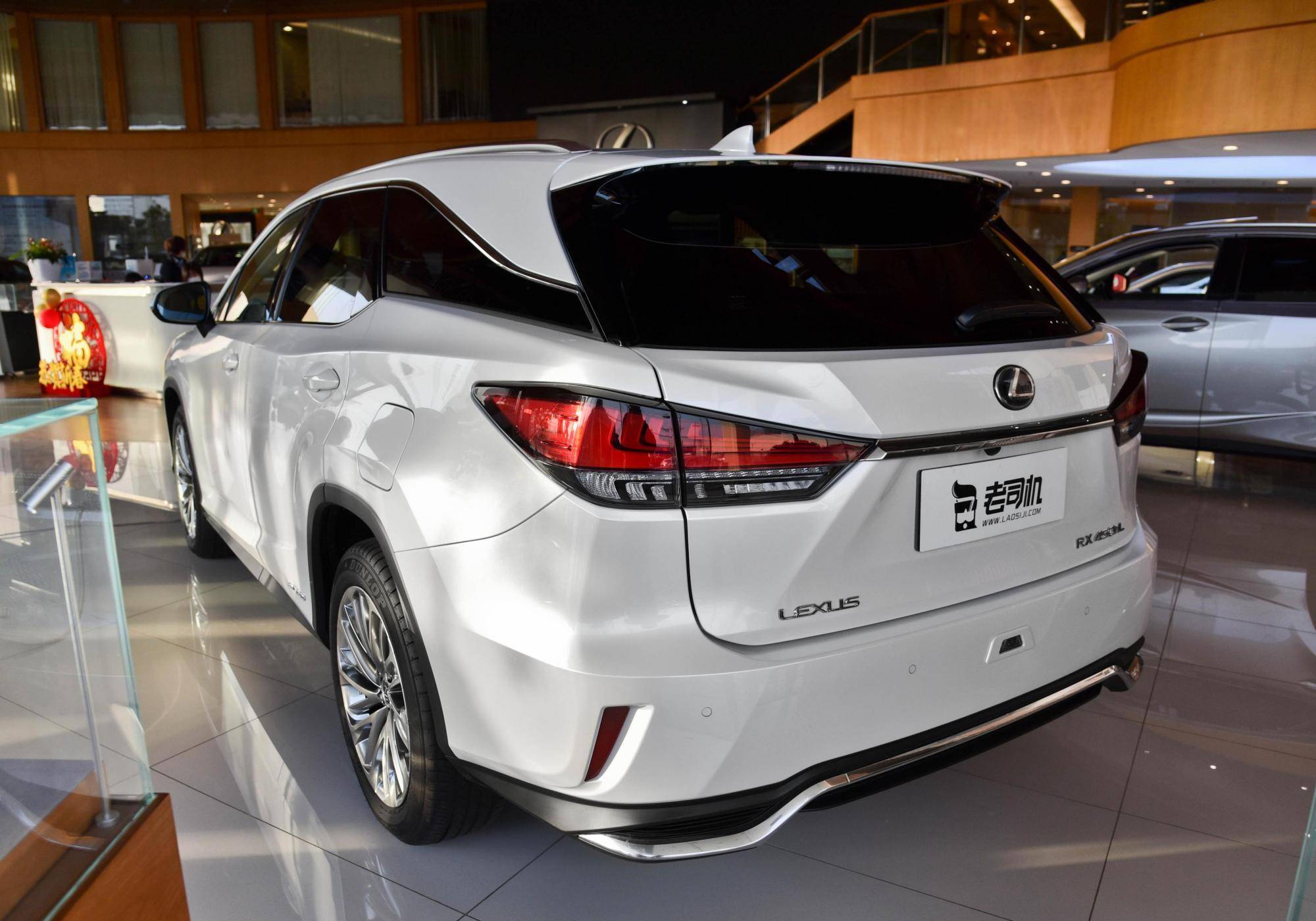 日系进口豪华suv车长5米油耗却只有7l实拍雷克萨斯rx