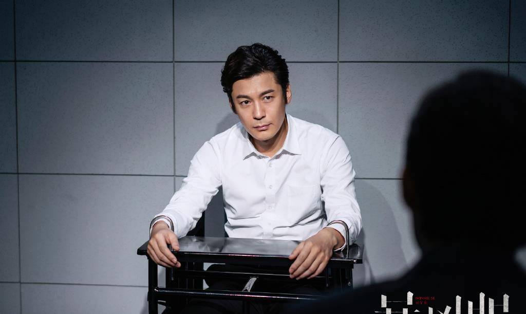 说来也可笑,杨迅不开口的原因居然是知道乔西川昏迷不醒才这样的,那么