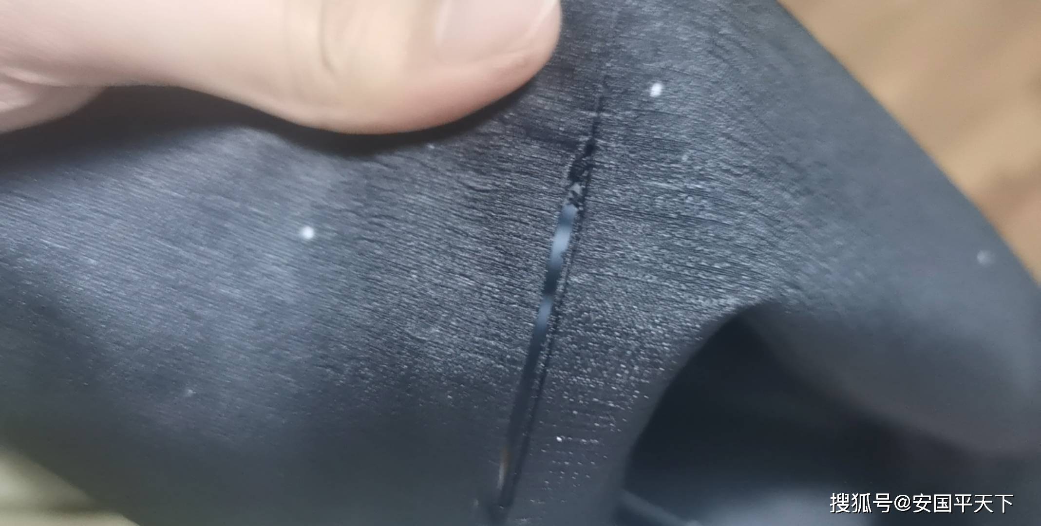 汉服翻车了开线缺衣扣店家拒不退货还拉黑顾客