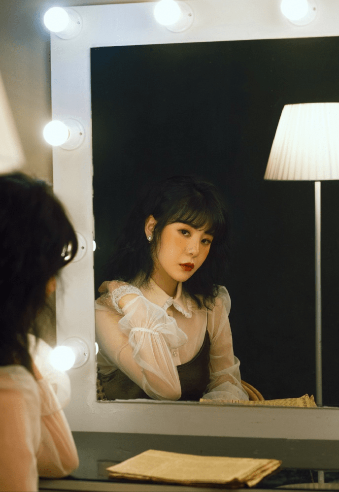 如今肖书妍更是怀有身孕,即将临盆.