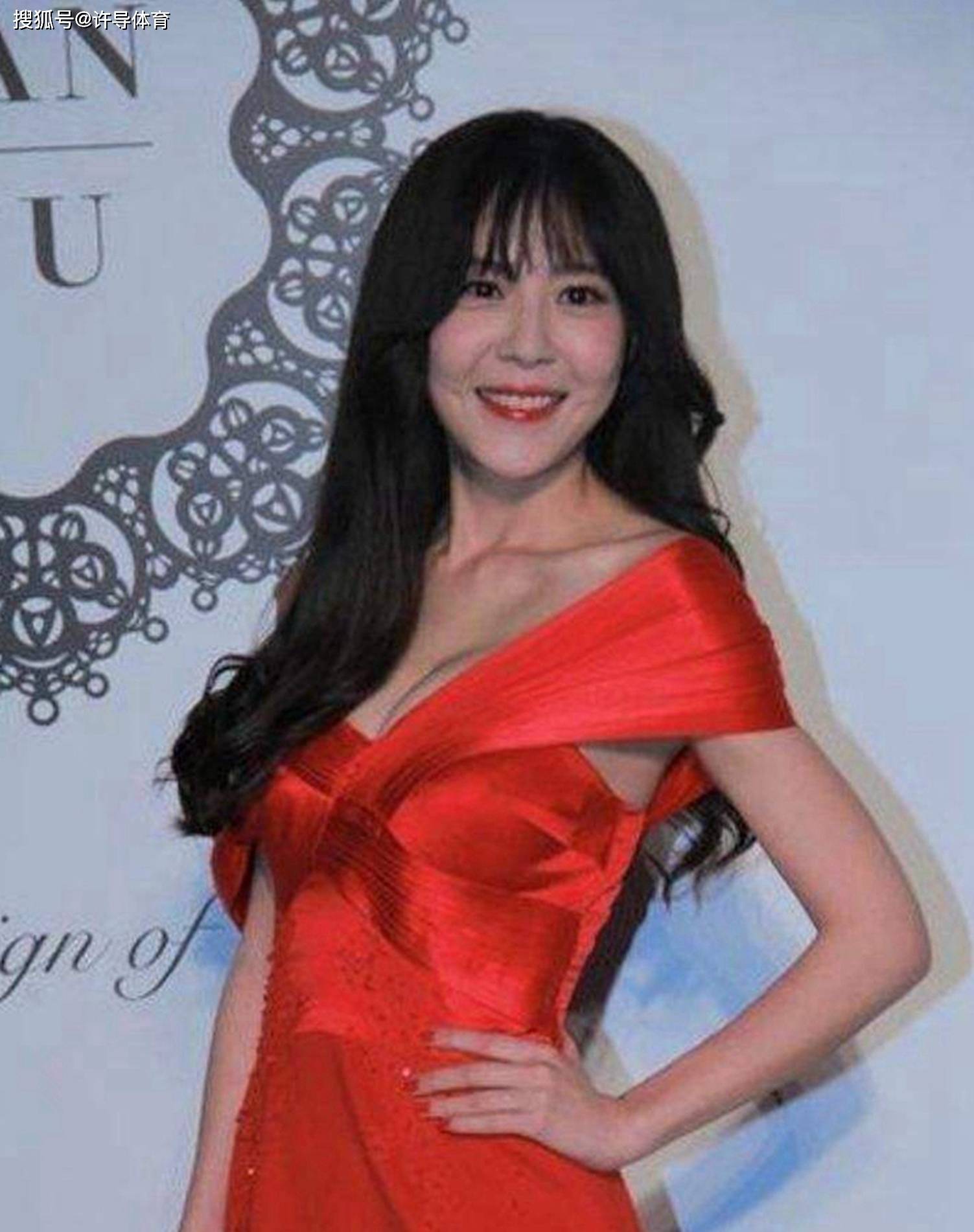 李金铭可能是因为长时间不露面的原因吴莫愁最近的一组照片看起来是