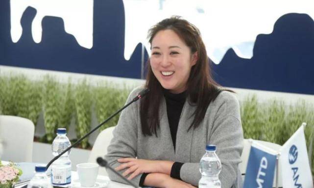 赵式明跟邱华玮的姐姐邱咏贤等人关系密切,是非常好的闺蜜.