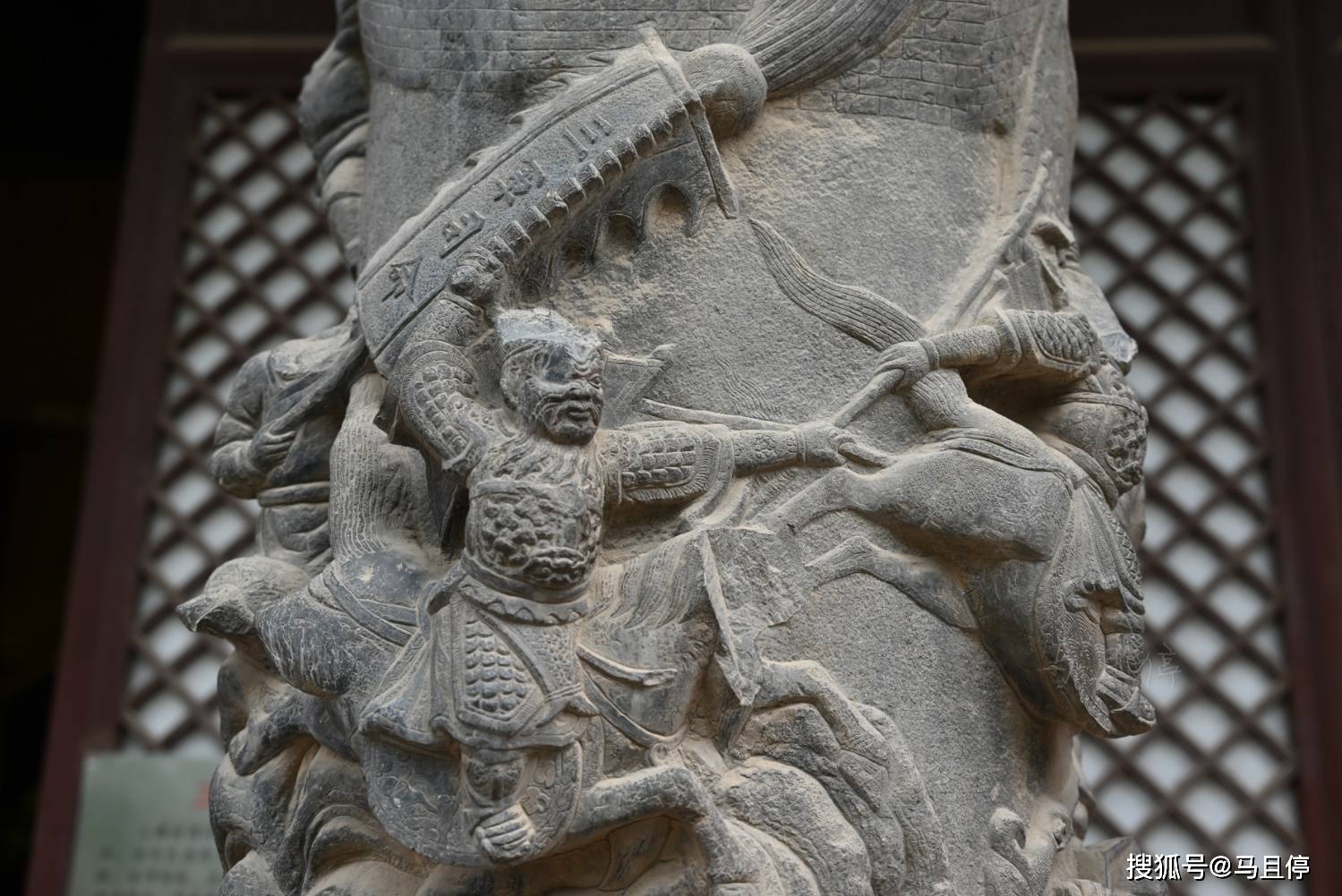 榜中的人物,其中以姜太公,脚踩风火轮的哪吒,飞翔的雷震子最为经典