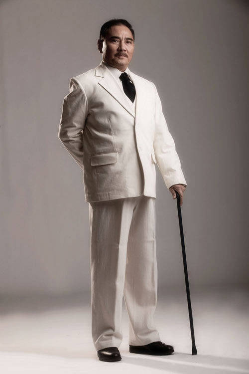 著名特型演员卢奇:真爱扶持车祸妻子重新站立