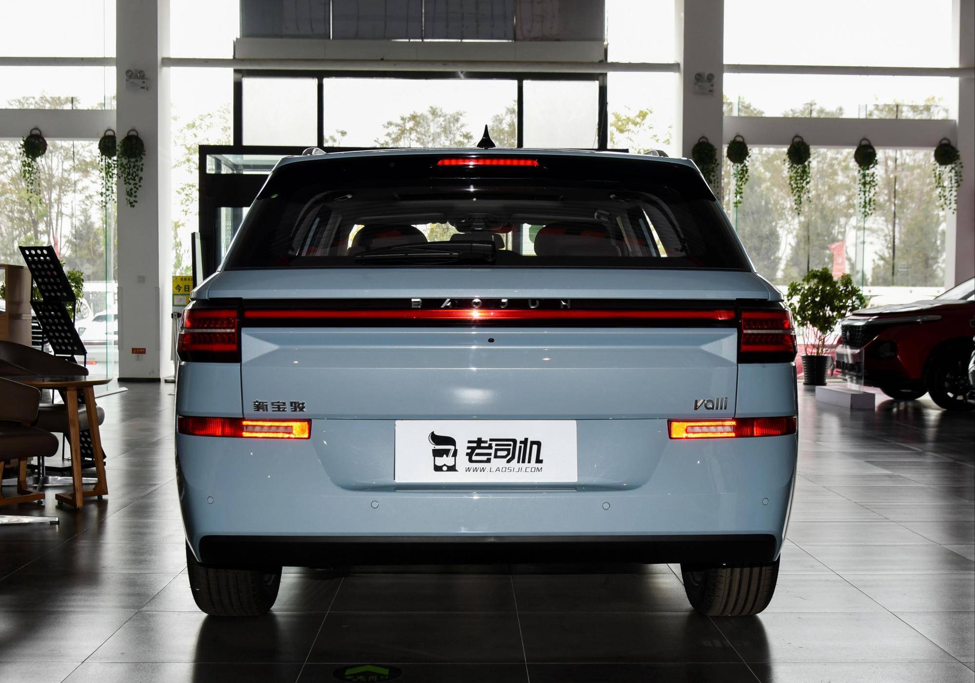 车顶车内都能装买车不贵68l油耗也不高带你看新宝骏valli