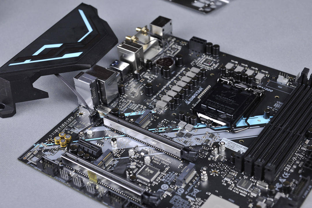 拆解一款很靓的b560主板这样的设计值得入手吗