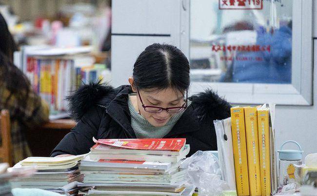 清华大学博士校花走红