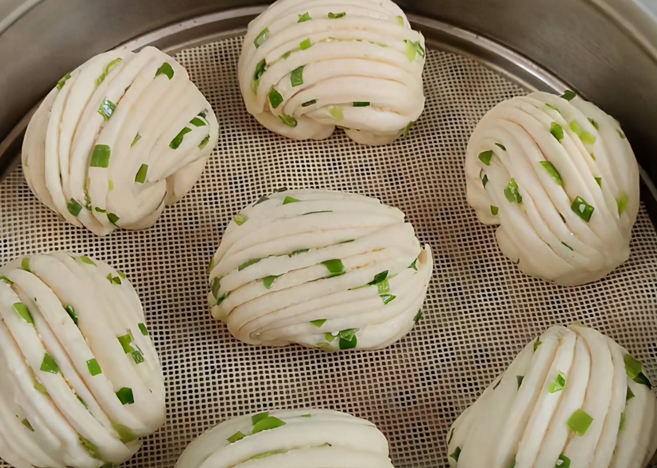 蒸花卷不起层不宣软掌握这3点做出的葱油花卷香软蓬松不回缩