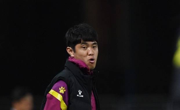 看着李建滨因为暴力行为被足协禁赛十场,很多申花球迷都感到非常庆幸