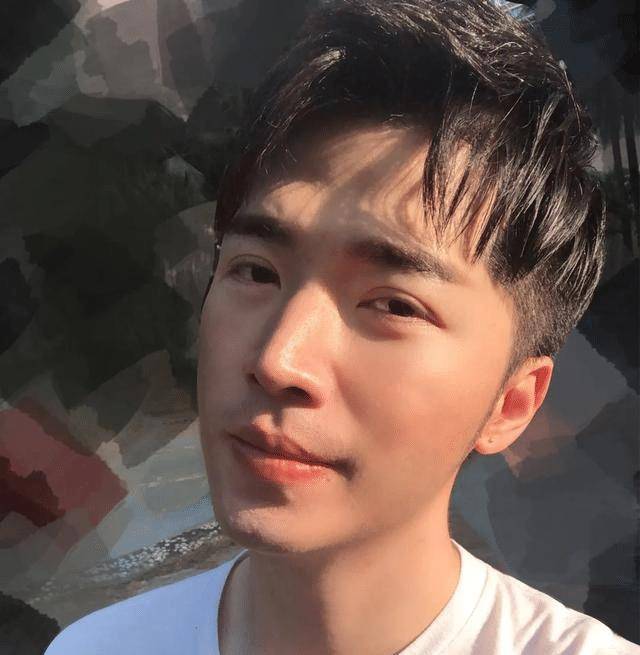 选秀走红的聋哑明星,曾抛下妻女离家出走,如今37岁靠粉丝带货_郭玉良