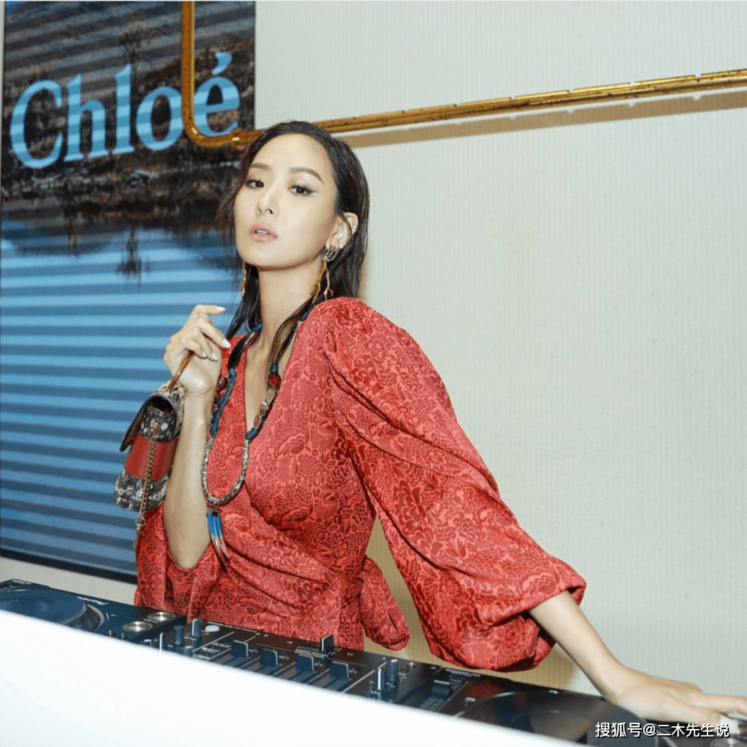 台湾第一名媛孙芸芸,不仅出身豪门,还嫁入豪门,让人羡慕!