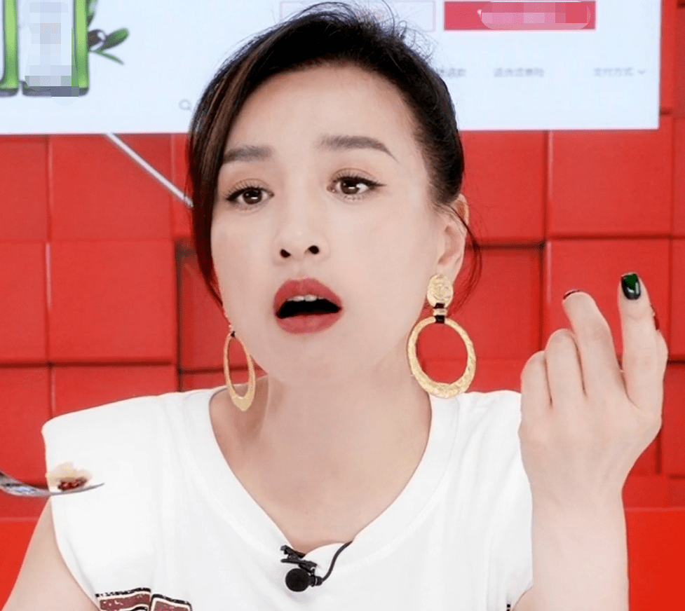 原创明星直播滤镜太强张庭酒窝消失曹颖痣都快没了生图曝光尴尬