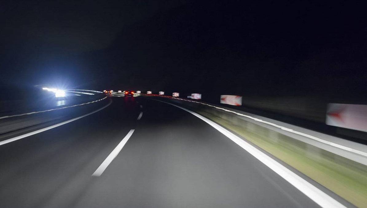 夜间高速开车图片真实图片