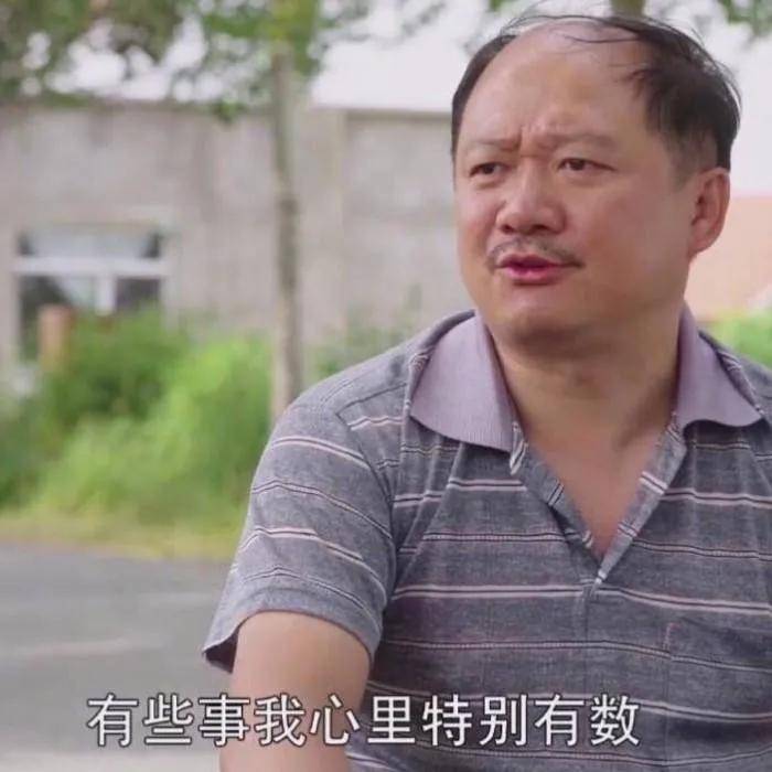 52岁唐鉴军凭“谢广坤”出圈，曾直播怼网友，被骂火了就飘了？