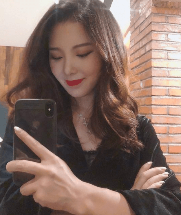 原创体操公主何可欣退役后二次发育成女神至今单身无人追