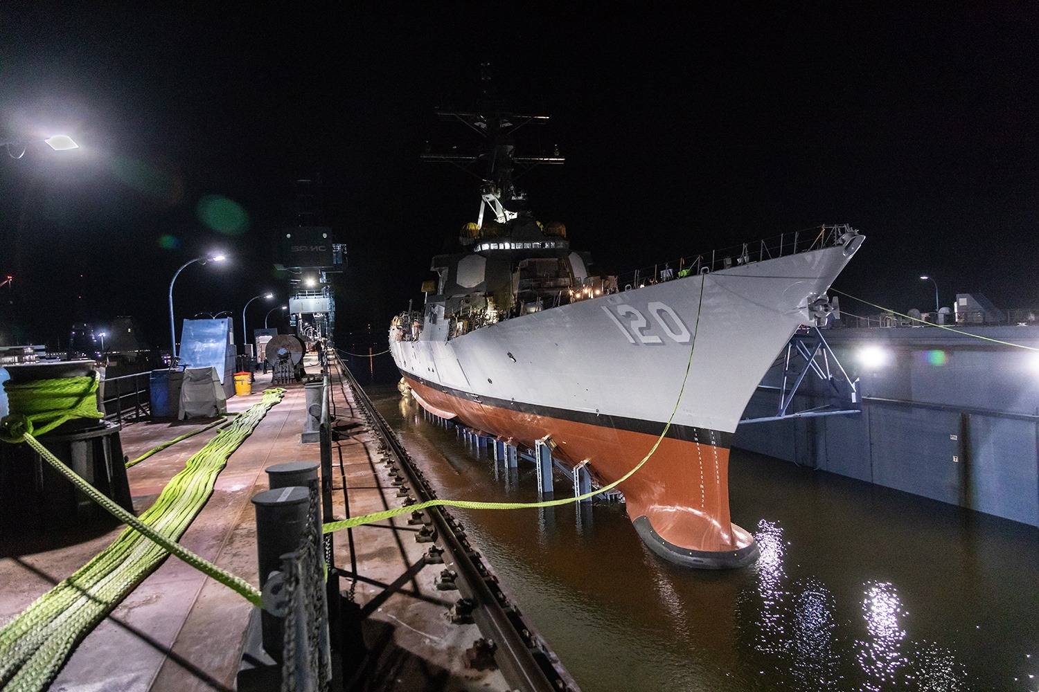 美国海军并非纸老虎,第72艘伯克级驱逐舰下水,神盾舰总数近百艘