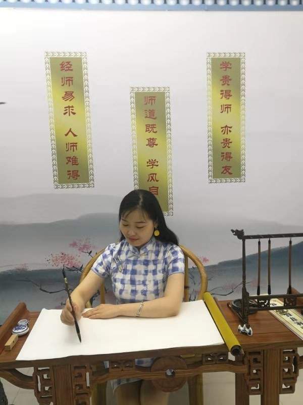 女青年艺术家中的后起之秀——郑艺卿