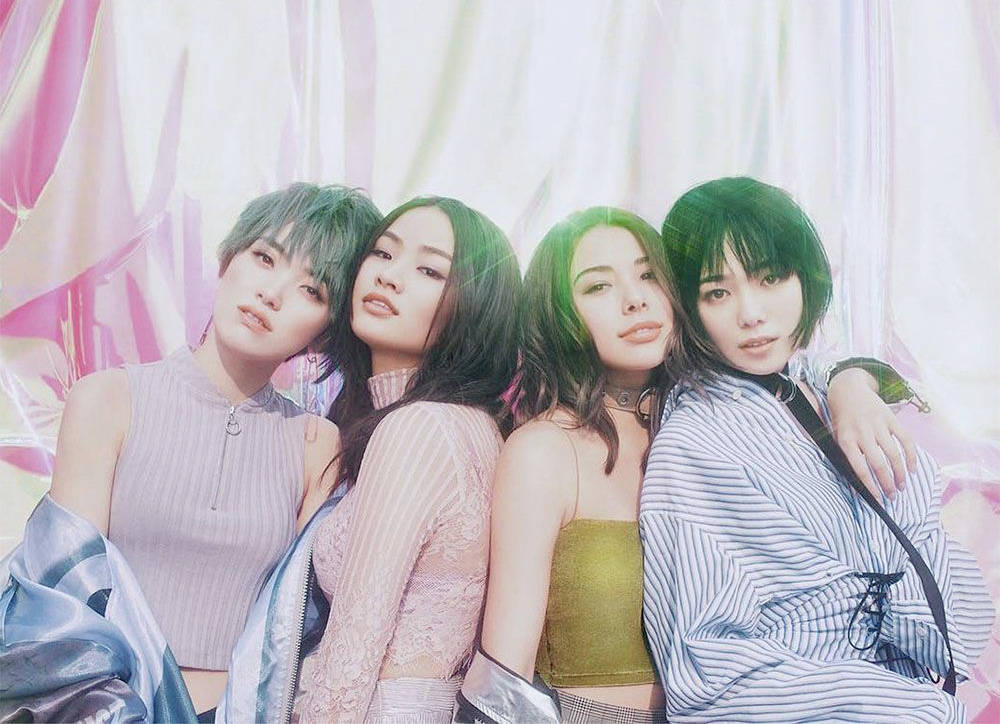 2013年,20岁的泽井杏奈加入跳唱女团faky,在日本乐坛出道,成为团中的