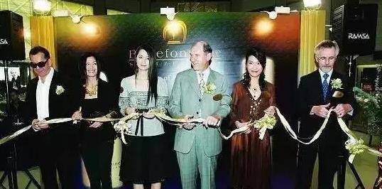 现44岁被老公宠上天!_简佩筠