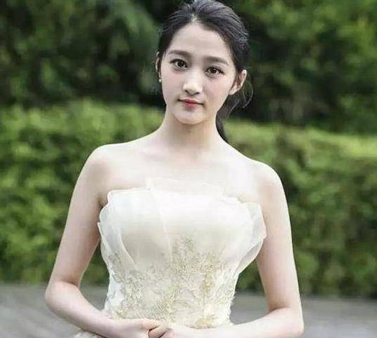 为什么叫关晓彤京圈格格 e0feef49acd048a383d005ffec0f2f21.jpeg
