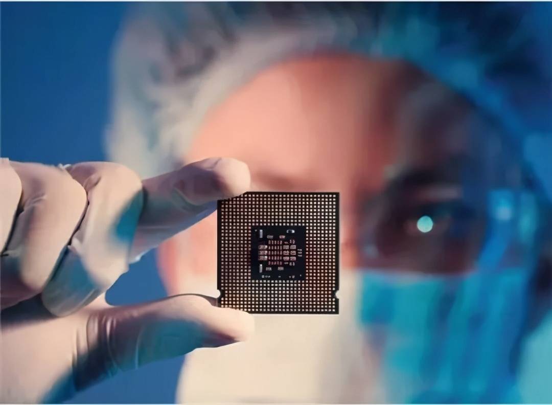在这种情况下,我国实现自主研发芯片已经是刻不容缓.