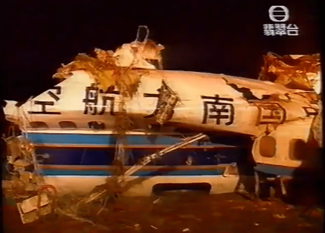 10月31日埃及航空990号班机坠毁1999年：神秘坠机事件至今是谜|巴图|坠机|埃及_新浪新闻