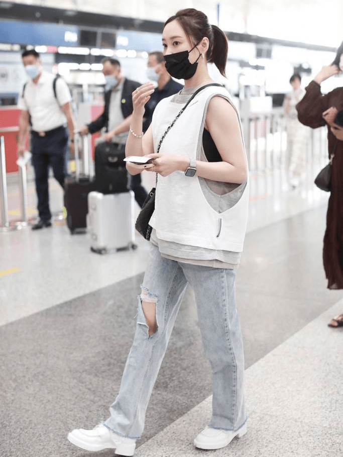 李纯无袖背心破洞牛仔裤 简约清新