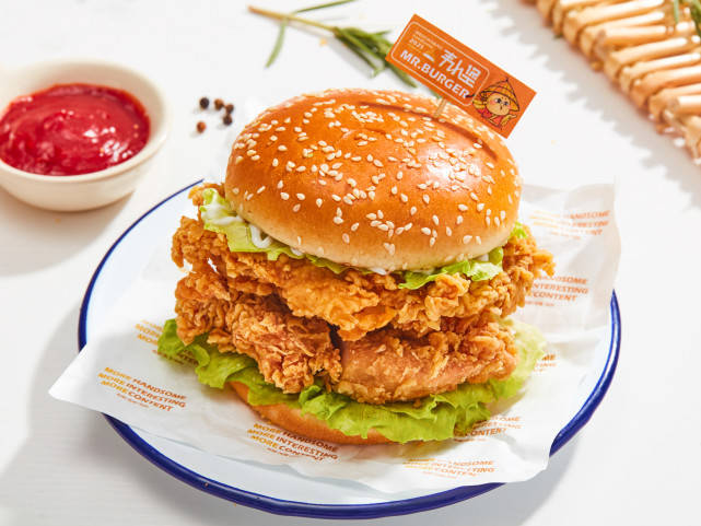 再来说说汉堡,香辣鸡腿堡,奥尔良鸡腿堡,板烧鸡腿堡,麦香鸡腿堡,肉山