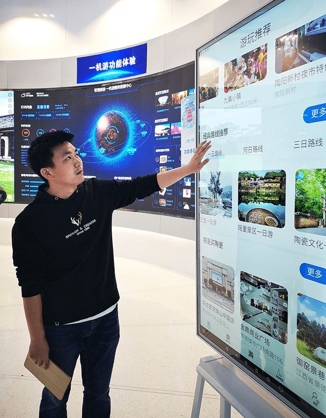 结合动作体感,触摸交互,虚拟漫游等方式让参观者体验多项功能服务
