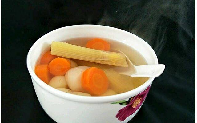 去火润肺的水果汤,马蹄甘蔗与茅根,高颜值的热饮