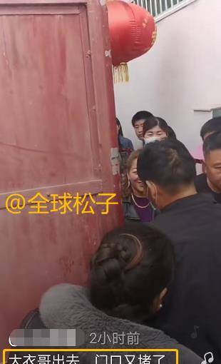 大衣哥家门口被拍视频 d80958b0a8dd43ae87a6bb364afb70f6.jpeg