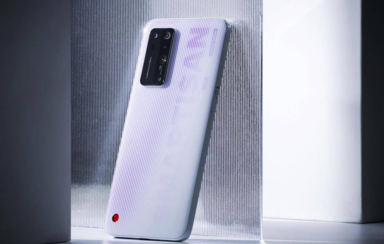 可以拍摄最高8k的视频,主摄是一颗一亿像素的三星s5khmx传感器,支持