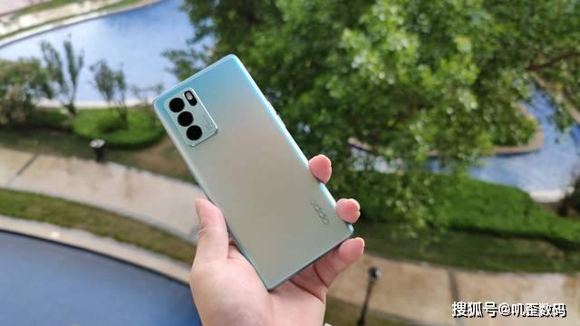 Oppo Reno6 Pro真机上手 说说优缺点 和一些真实感受 方面