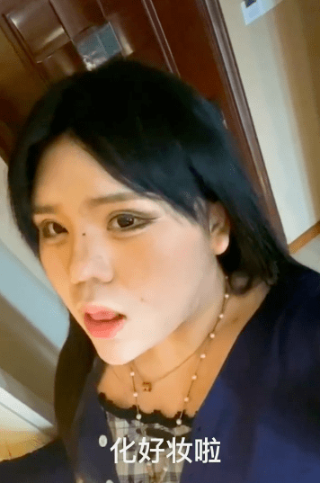 虽然珍妮佛梓的外形给人以观感上的不适,但其实他的处境也相当可怜.