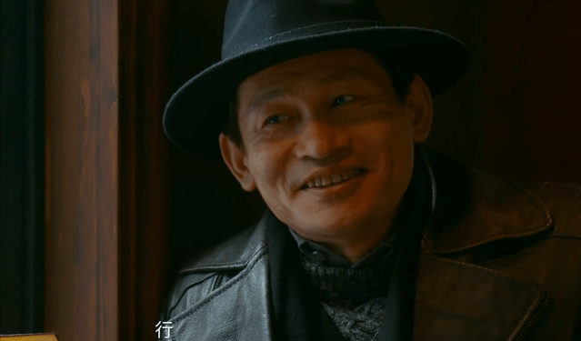 《悬崖之上》后演《猎狼者》,换个造型,观众却难认这位戏骨_余皑磊