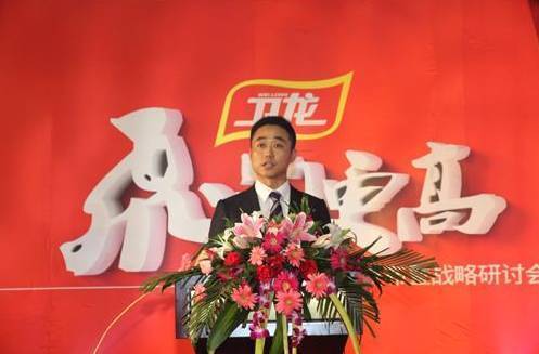 目前坊间给卫龙的估值已经高达700亿,比三只松鼠,良品铺子等等公司都